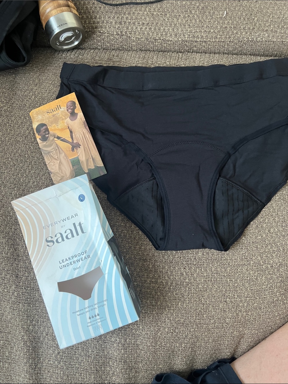 Saalt Women's Leakproof underwear brief large — Black